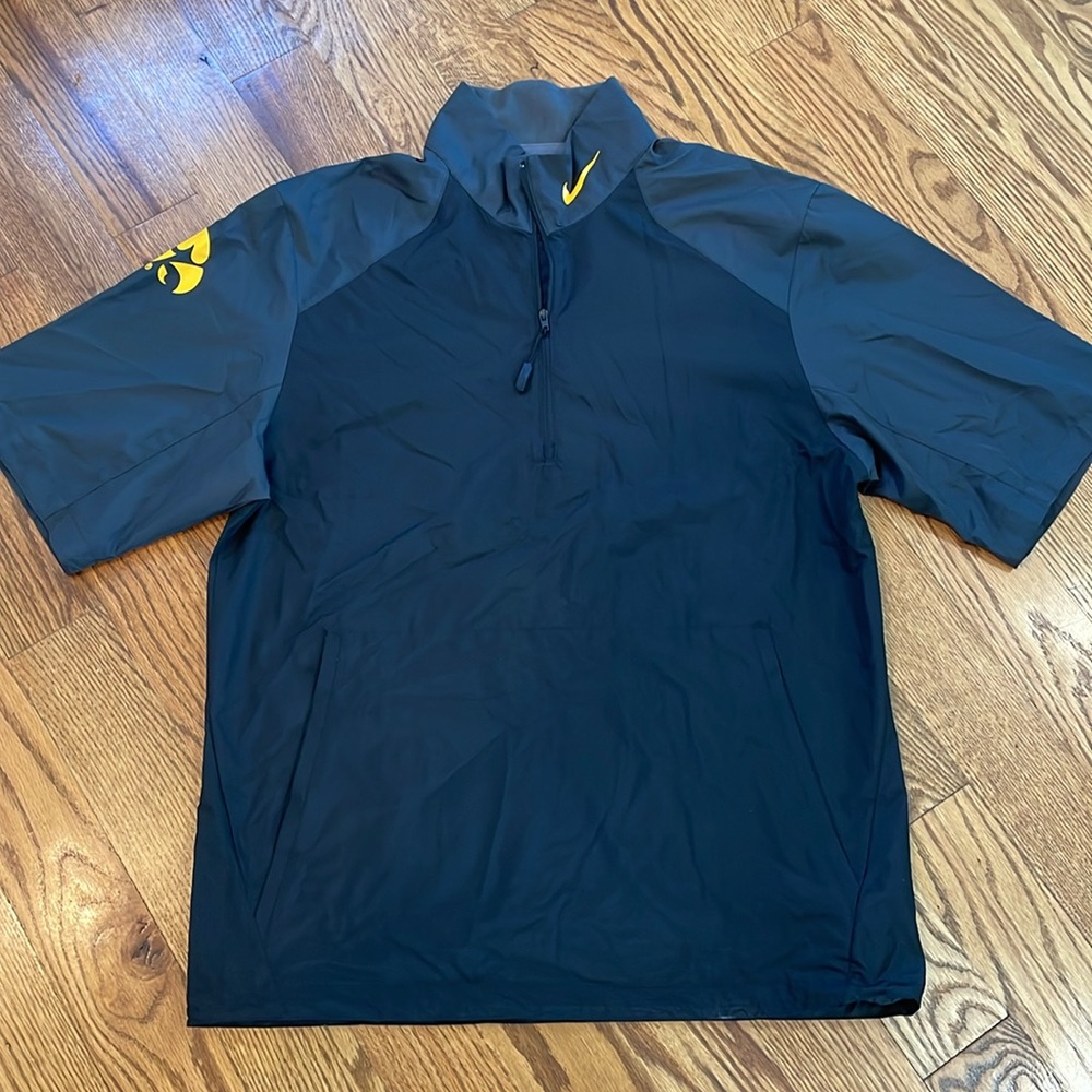 Iowa Hawkeyes Nike Quarter Zip Short Sleeve Pullover. Size Small. New W/O Tags.